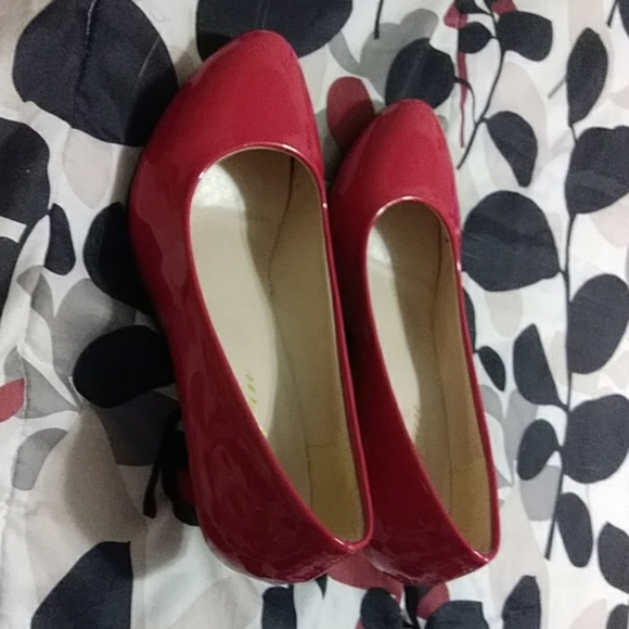 Shoes - Picture 3 of 4